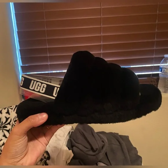 I’m selling my brand new UGG slides never worn. My Goodwill Find: I Scored These New UGG Slides For Half  main image 2